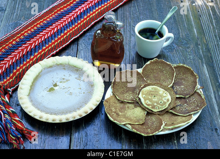 Canada, Provincia di Quebec, piatti tradizionali, torta di zucchero, sciroppo d'acero e pancake Foto Stock