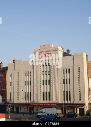 Il Plaza Cinema e teatro, Stockport, Inghilterra, costruito negli anni Trenta del Novecento in stile Art Deco. Foto Stock