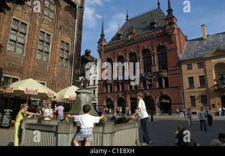 Polonia, Kujavia-Pomerania, città di Torun, il palazzo Meissner e il municipio sulla piazza del mercato nella città vecchia Foto Stock