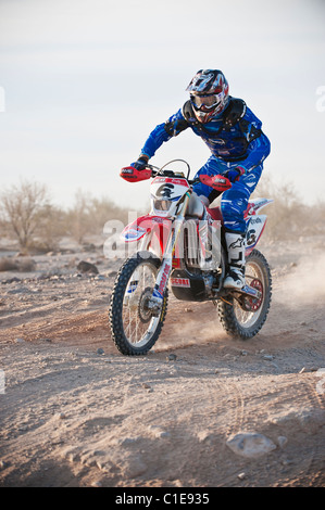 1 ° posto motociclo finisher Colton Udall al km 30, 2011 San Felipe Baja 250 Foto Stock