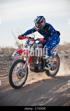 1 ° posto motociclo finisher Colton Udall al km 30, 2011 San Felipe Baja 250 Foto Stock