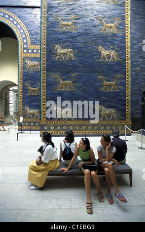 Germania Berlino Isola dei Musei elencati come patrimonio mondiale dall' UNESCO il Pergamon Museum (Pergamonmuseum) raccolta del vicino Foto Stock