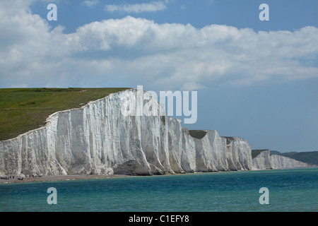 Sette sorelle Chalk Cliffs, visto da Cuckmere Haven, vicino a Seaford, East Sussex, England, Regno Unito Foto Stock