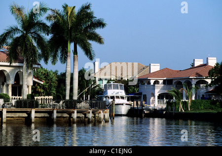Stati Uniti, Florida, Città di Boca Raton, belle case dietro lo spagnolo River Park Foto Stock
