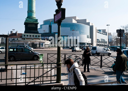 Place de la Bastille, tempo di primavera a Parigi, Francia. Foto Stock