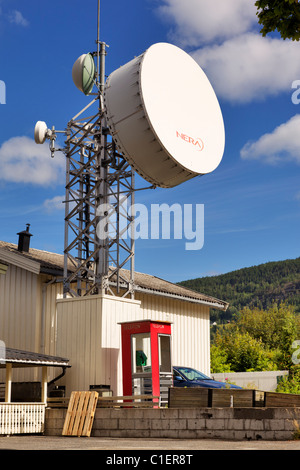 Telefono con grande NERA piatto di telecomunicazione Foto Stock