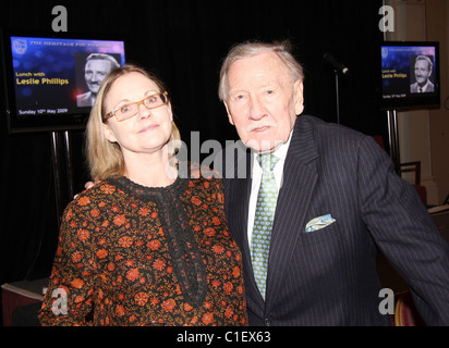 Angela Scoular, Leslie Phillips pranzo della domenica con Leslie Phillips tenutosi presso il London Marriott Hotel Regents Park, Londra Foto Stock