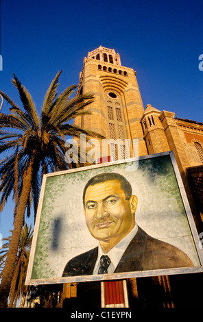 Egitto, porta detto al Mediterraneo ingresso del canale di Suez, la cattedrale e il poster del Presidente Mubarak Foto Stock