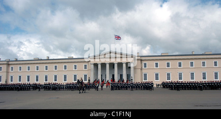 L'ultima prova dei sovrani parade presso Sandhurst. Tutte le saldature sulla sfilata sarà venuto degli ufficiali di esercito britannico Foto Stock