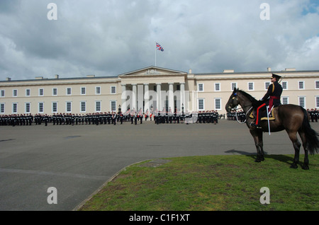 L'ultima prova dei sovrani parade presso Sandhurst. Tutte le saldature sulla sfilata sarà venuto degli ufficiali di esercito britannico Foto Stock