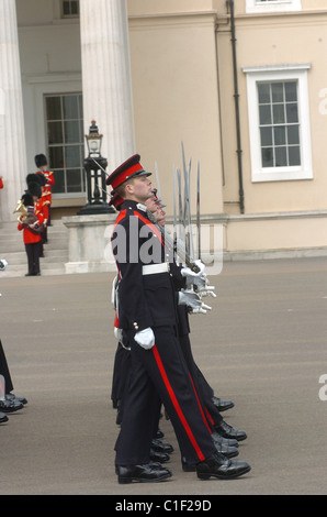 L'ultima prova dei sovrani parade presso Sandhurst. Tutte le saldature sulla sfilata sarà venuto degli ufficiali di esercito britannico Foto Stock