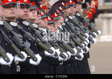 L'ultima prova dei sovrani parade presso Sandhurst. Tutte le saldature sulla sfilata sarà venuto degli ufficiali di esercito britannico Foto Stock