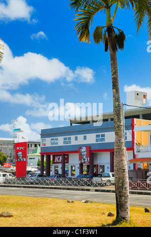 Un KFC ristorante accanto al terminal degli autobus di Rue des Hollandaise, Pointe des Régates, Mahebourg, Grand Port, Mauritius. Foto Stock