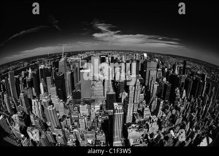 Fish Eye vista dall' Empire State building in bianco e nero Foto Stock