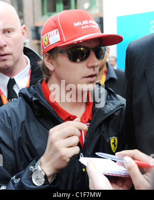 Il finlandese pilota di Formula Uno Kimi Raikkonen in apertura della nuova Ferrari shop a Regent Street. Londra,Inghilterra - 06.05.09 Foto Stock