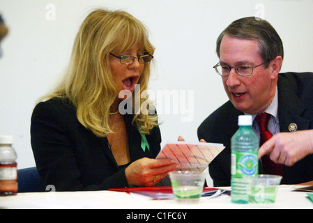 Goldie Hawn e membro del Congresso Goodlatte Bazelon il Centro per la salute mentale diritto, Alleanza Nazionale sulla malattia mentale, Foto Stock