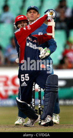 Delhi audaci battitore Tillakaratne Dilshan durante il DLF IPL venti20 cricket torneo tra Deccan caricabatterie e Foto Stock