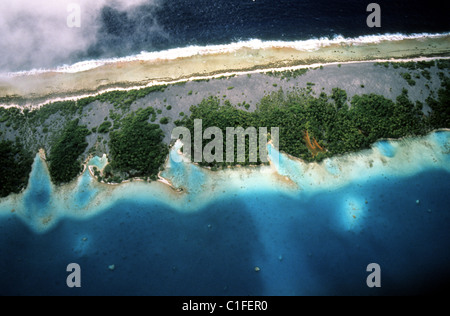 Francia, Polinesia francese, delle Isole Tuamotu, Rangiroa Isola (vista aerea) Foto Stock