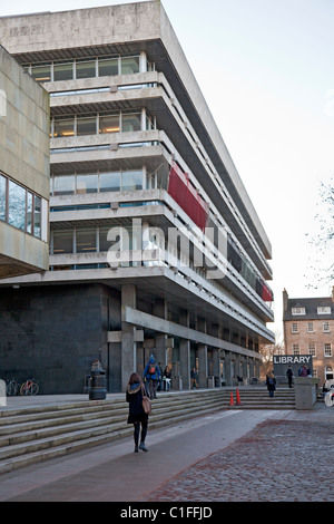 Edinburgh University Library (aperto nel 1967), George Square, Edimburgo, Scozia, Regno Unito Foto Stock