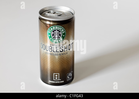 Lo stagno di Starbucks Double shot espresso e latte pronto a bere il caffè freddo Foto Stock