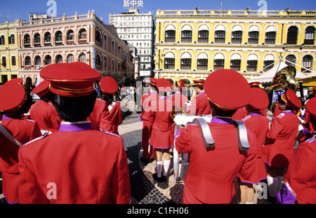 Cina, Macao, brass band parade su Leal Piazza Senado Foto Stock