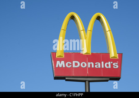 Gli archi iconici del McDonald's. Foto Stock