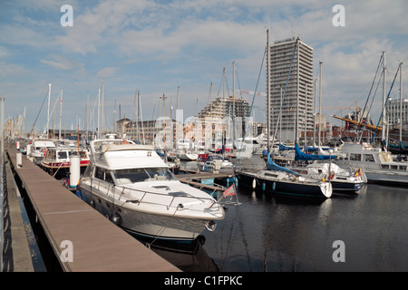 Yacht ormeggiati nel porto turistico di Ostenda, Belgio. Agosto 2010 Foto Stock