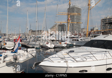 Yacht ormeggiati nel porto turistico di Ostenda, Belgio. Agosto 2010 Foto Stock