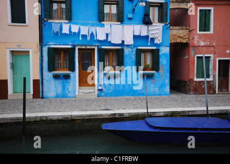 Case vivacemente colorate sull isola di Burano, Italia. Foto Stock