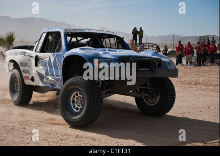 Trofeo Mcmillin camion arriva alla fine del 2011 San Felipe Baja 250 Foto Stock