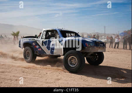 Trofeo Mcmillin camion arriva alla fine del 2011 San Felipe Baja 250 Foto Stock