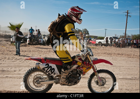 209x sportivo moto della classe cavalcato da Derek Duncan arriva alla fine del 2011 San Felipe Baja 250 Foto Stock