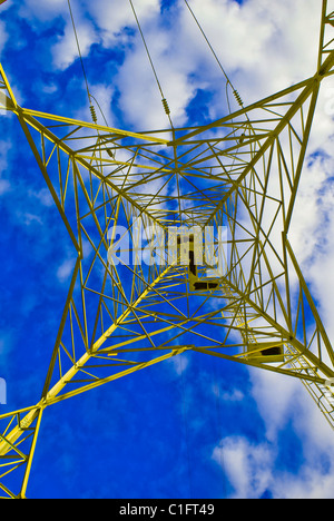 Vista verso la cima di una torre di elettricità, Adelaide, Australia del Sud Foto Stock