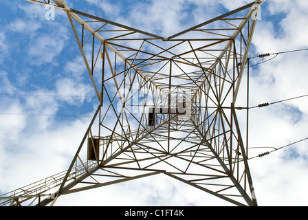 Vista verso la cima di una torre di elettricità, Adelaide, Australia del Sud Foto Stock