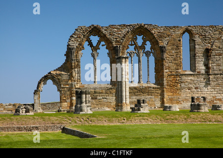 Whitby Abbey rovine (circa 1220), Whitby, North Yorkshire, Inghilterra, Regno Unito Foto Stock