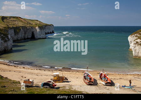 Barche da pesca Nord sbarco, Flamborough Head, nello Yorkshire, Inghilterra, Regno Unito Foto Stock