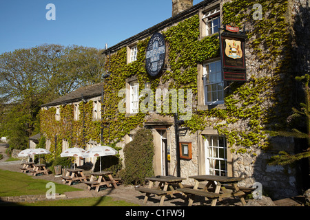 Il Lister Arms Hotel (1723), Malham, North Yorkshire, Inghilterra, Regno Unito Foto Stock