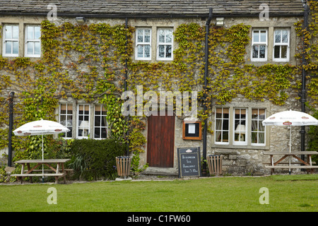 Il Lister Arms Hotel (1723), Malham, North Yorkshire, Inghilterra, Regno Unito Foto Stock