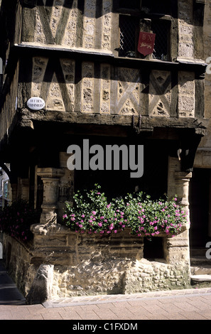 Francia, Calvados, Bayeux, facciata di una casa del XV nel centro storico Foto Stock