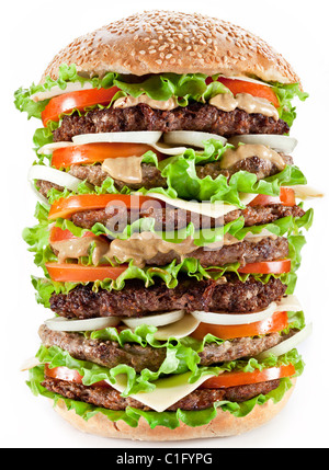 Gigantesco hamburger su sfondo bianco. Foto Stock