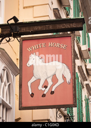 Il White Horse pub segno Broad Street Oxford Regno Unito Foto Stock