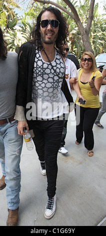 Russell Brand arrivando alla Staples Center per i Lakers game di Los Angeles, California - Agente 17.05.09 47/ Foto Stock