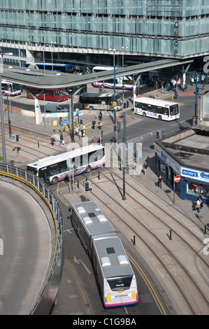 Shudehill Interchange, la stazione di autobus e tram Metrolink arrestare il palazzo di vetro è un parcheggio NCP.Il centro città di Manchester. Foto Stock