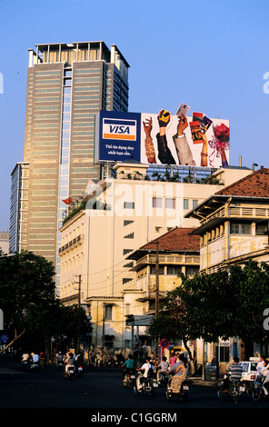 Il Vietnam, a Saigon, (Ho-Chi-Minh city) dal centro della città e i suoi edifici di nuova costruzione Foto Stock