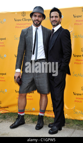 Lorenzo Martone e Marc Jacobs seconda annua Veuve Clicquot Manhattan Polo Classic tenutosi a Governors Island. La città di New York, Stati Uniti d'America - Foto Stock