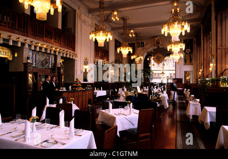 Repubblica Ceca Praga quartiere di Stare Mesto la casa municipale (Art Nouveau 1905-1911) il ristorante francese e decorato da Foto Stock