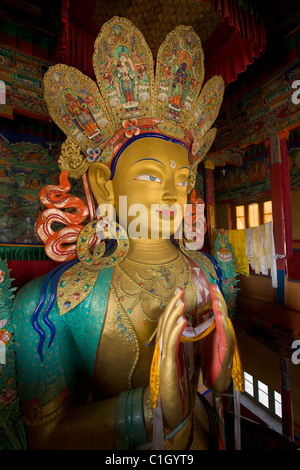 Giant 15 misuratore di Buddha Maitreya (futuro Buddha) statua, il più grande in Ladakh, Thiksey Gompa, (Ladakh) Jammu e Kashmir India Foto Stock