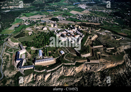 Francia, Hautes Alpes, Mount Dauphin village, Vauban fortificazione (vista aerea) Foto Stock