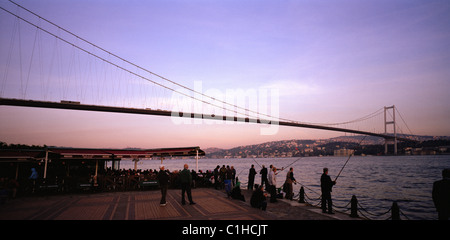 Il primo ponte sul Bosforo ( Bogazici Koprusu ) spanning del Bosforo stretto a Ortakoy ad Istanbul in Turchia. Foto Stock