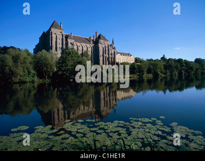 Francia, Sarthe, vacanze in agriturismo, Sarthe rivershore, Solesme Abbey Foto Stock
